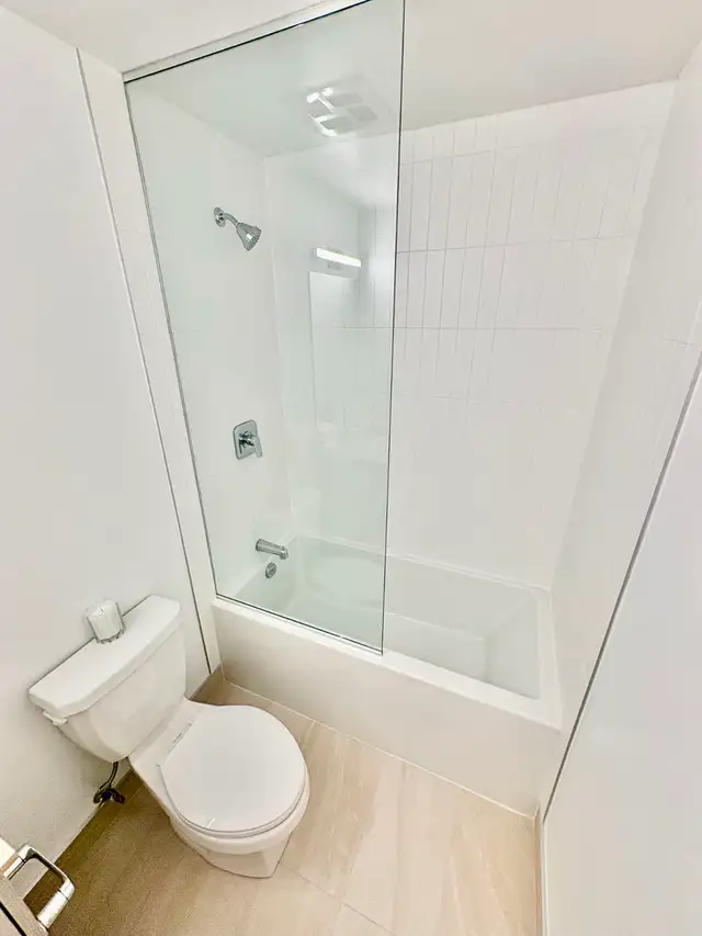 BRAND NEW -STUNNING 1 BED  DEN CONDO IN HIGH PARK FOR LEASE! - Photo 6