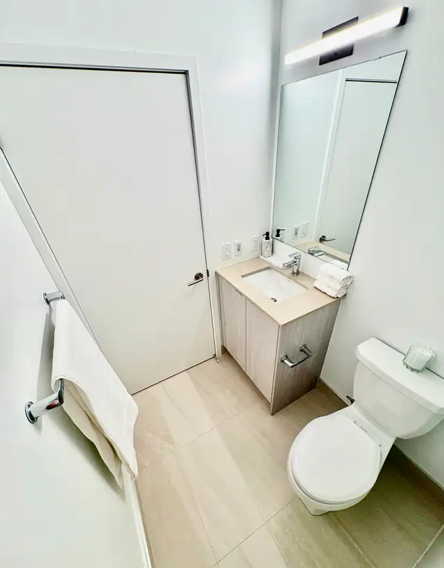 BRAND NEW -STUNNING 1 BED  DEN CONDO IN HIGH PARK FOR LEASE! - Photo 7