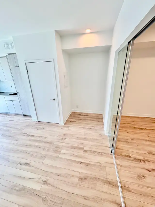 BRAND NEW -STUNNING 1 BED  DEN CONDO IN HIGH PARK FOR LEASE! - Photo 8