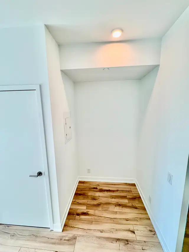 BRAND NEW -STUNNING 1 BED  DEN CONDO IN HIGH PARK FOR LEASE! - Photo 9