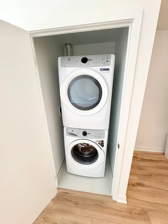 BRAND NEW -STUNNING 1 BED  DEN CONDO IN HIGH PARK FOR LEASE! - Photo 25