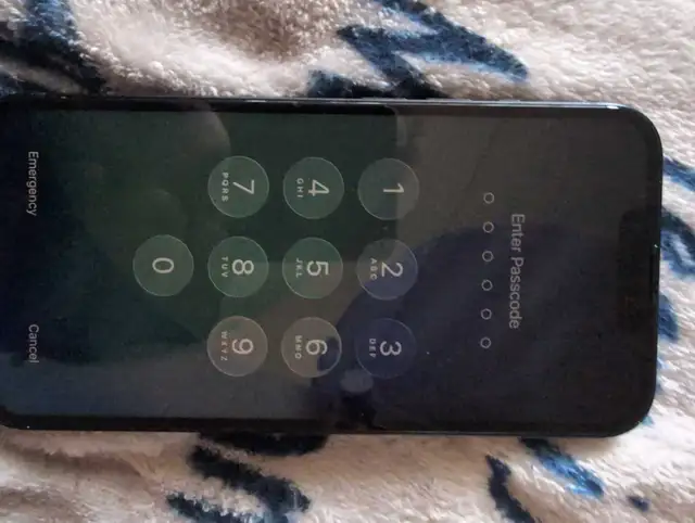 iPhone 13 unlocked - Photo 2