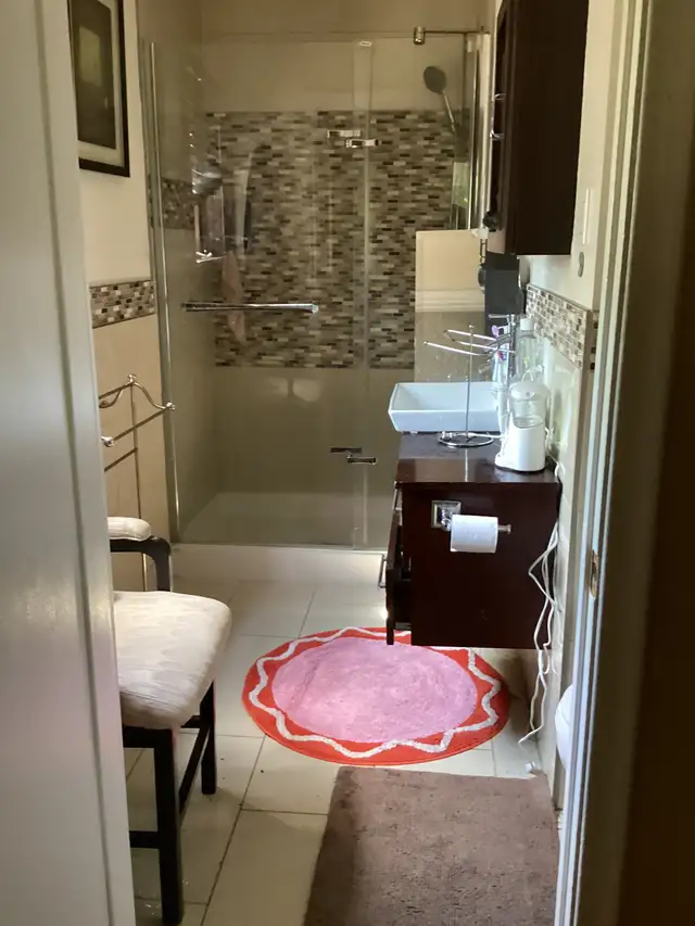 Room for rent/Chambre a louer $850 all included in a large house - Photo 11