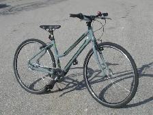 LIKE NEW FEMALE'S SIZE 28' MEC HYBRID 7 SPD ROAD RACER!