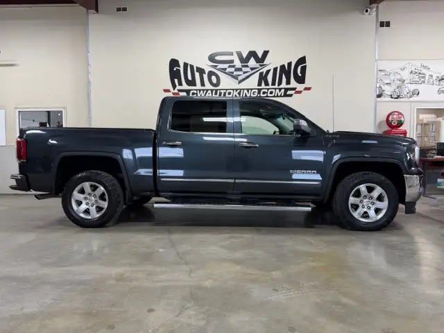 2017 GMC Sierra 1500 SLT / 4x4 / Crew / Local / 0 Accident - Photo 2