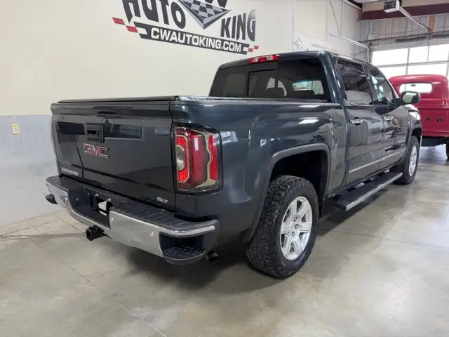2017 GMC Sierra 1500 SLT / 4x4 / Crew / Local / 0 Accident - Photo 3