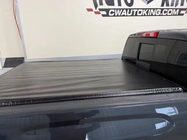 2017 GMC Sierra 1500 SLT / 4x4 / Crew / Local / 0 Accident - Photo 7