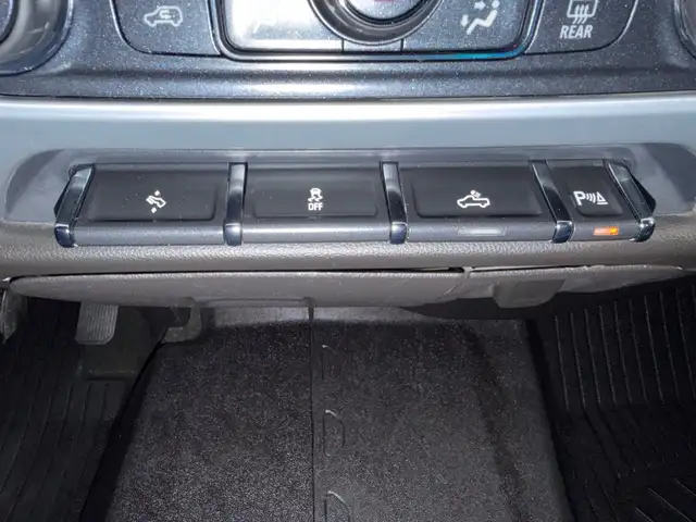 2017 GMC Sierra 1500 SLT / 4x4 / Crew / Local / 0 Accident - Photo 16