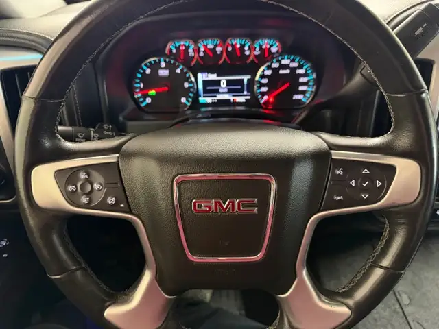 2017 GMC Sierra 1500 SLT / 4x4 / Crew / Local / 0 Accident - Photo 17