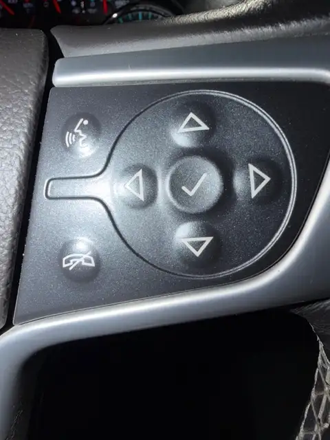 2017 GMC Sierra 1500 SLT / 4x4 / Crew / Local / 0 Accident - Photo 18