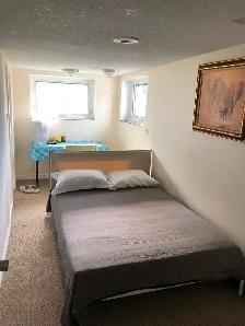 VERY BRIGHT ROOM NORTH YORK BATHURST AND STEELES NEAR BUS/PLAZA