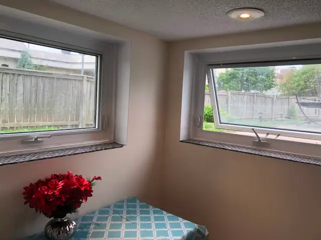 VERY BRIGHT ROOM NORTH YORK BATHURST AND STEELES NEAR BUS/PLAZA - Photo 2