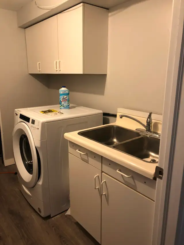 VERY BRIGHT ROOM NORTH YORK BATHURST AND STEELES NEAR BUS/PLAZA - Photo 3