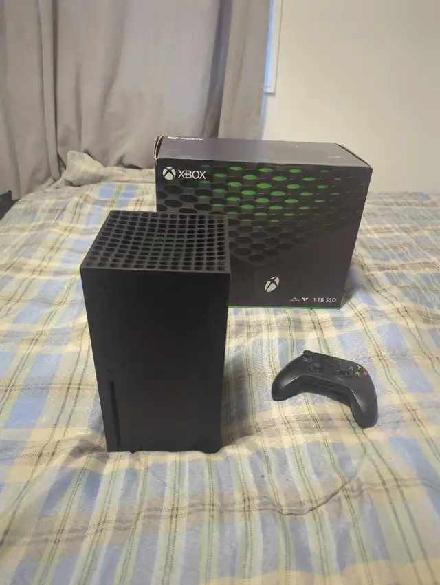 XBOX 1 X 1TB ONLY $300! I'm moving. 10/10 condition