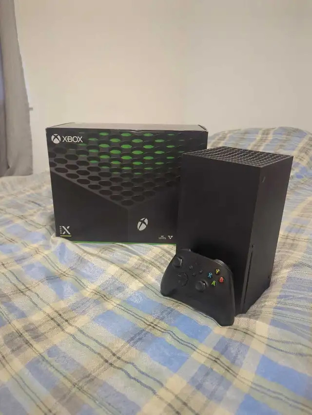 XBOX 1 X 1TB ONLY $300! I'm moving. 10/10 condition - Photo 2