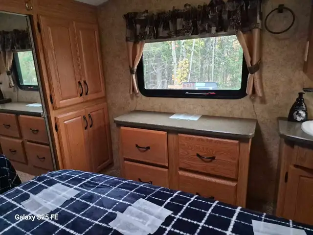 2017 5 wheel trailer for rent - Photo 2
