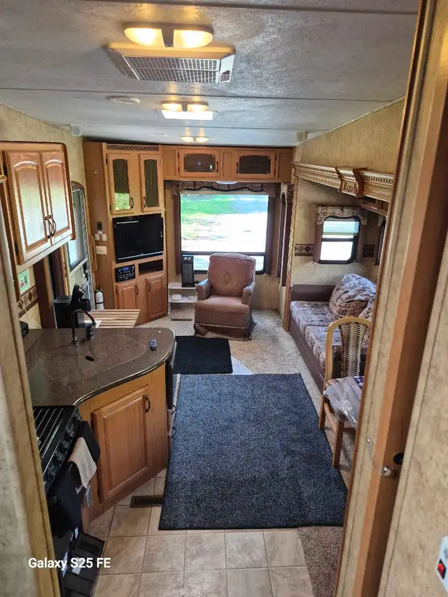 2017 5 wheel trailer for rent - Photo 4