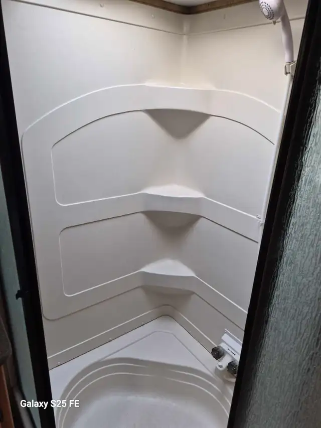 2017 5 wheel trailer for rent - Photo 6