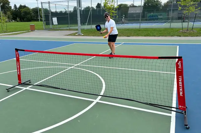 INITIEZ-VOUS ET AMÉLIOREZ VOTRE PICKLEBALL !