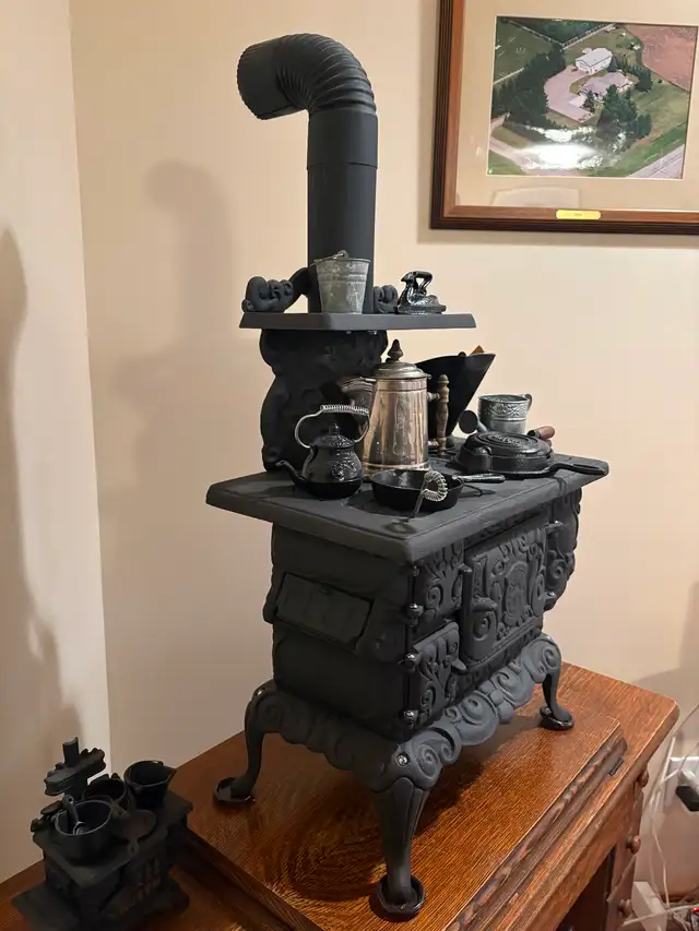 Antique Salesmen working cast iron stove - Photo 2