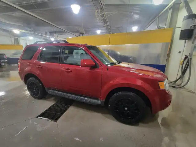 2010 Loaded Ford Escape  $ 4000.00 Obo