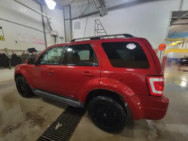 2010 Loaded Ford Escape  $ 4000.00 Obo - Photo 2