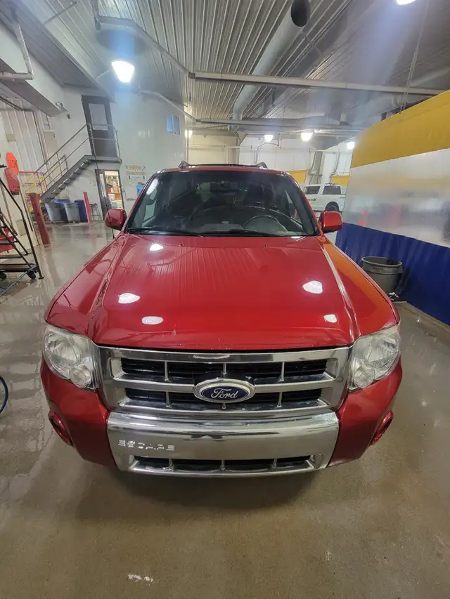 2010 Loaded Ford Escape  $ 4000.00 Obo - Photo 6