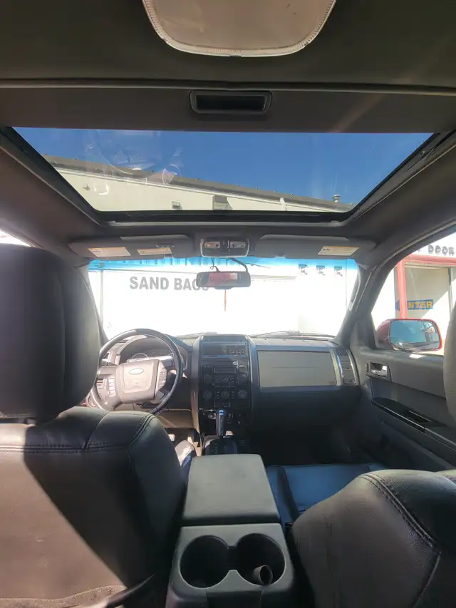 2010 Loaded Ford Escape  $ 4000.00 Obo - Photo 8