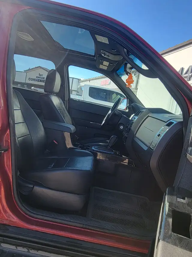 2010 Loaded Ford Escape  $ 4000.00 Obo - Photo 10
