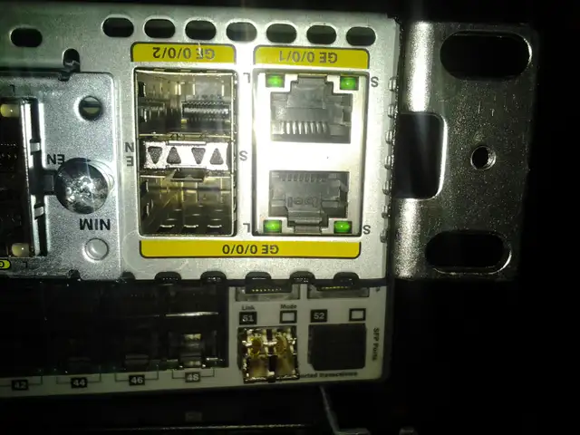 Cisco NIM-ES2-4 ISR 4000 Series 4x Gigabit Ethernet RJ-45 Router