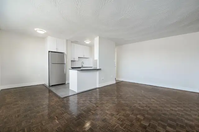 3 Bedroom Apartment for Rent - 1475 Bloor Street - Photo 3