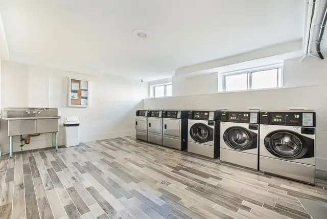 3 Bedroom Apartment for Rent - 1475 Bloor Street - Photo 4