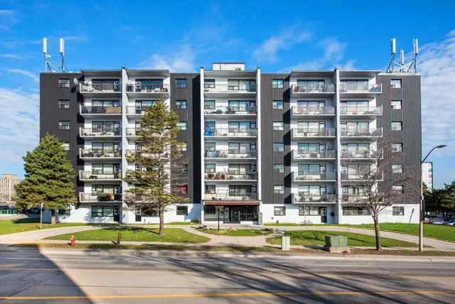 3 Bedroom Apartment for Rent - 1475 Bloor Street - Photo 6