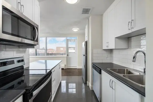 3 Bedroom Apartment for Rent - 1475 Bloor Street - Photo 7