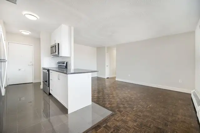 3 Bedroom Apartment for Rent - 1475 Bloor Street - Photo 13