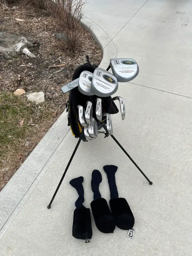 used Right Hand golf clubs and bag