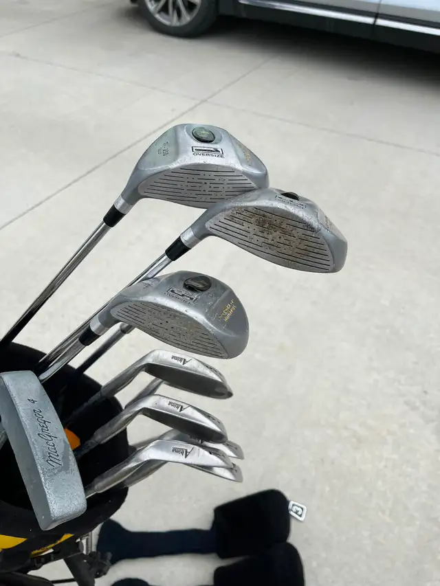 used Right Hand golf clubs and bag - Photo 2