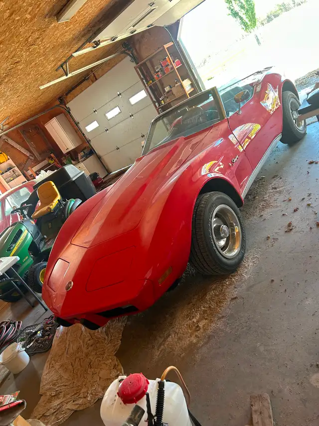 1975 Corvette Convertible - Photo 4