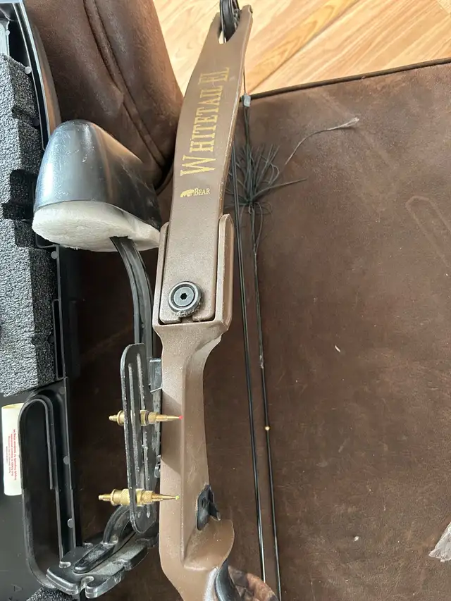 Bear Whitetail EL compound bow and accessories - Photo 3