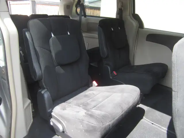 2011  CHRYSLER TOWN & COUNTRY - Photo 9