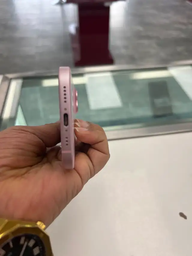 Preowned unlocked 1 Year Warranty iPhone15 128GB - Photo 5