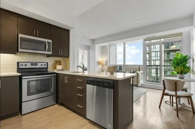 Etobicoke 1bed1bath condo for rent (female roommate only - Photo 4