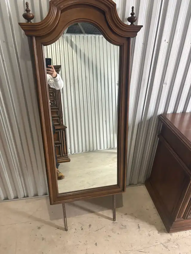 Free delivery used Vintage Ornate Wooden Wall Mirror - Photo 4