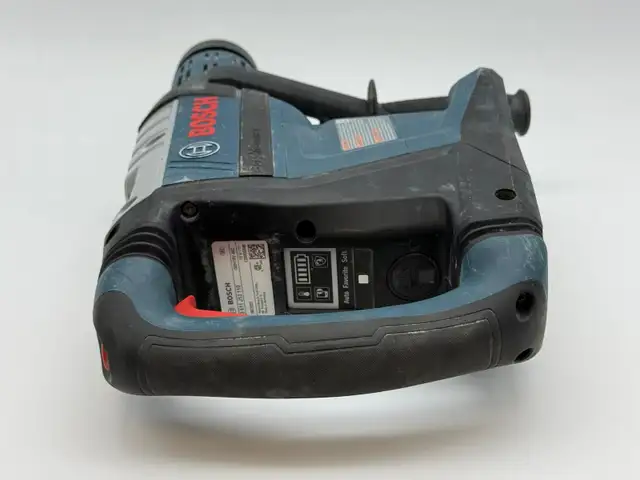 Bosch 18V SDS-Max Rotary Hammer 1-7/8' (GBH18V-45C)- $899 - Photo 4