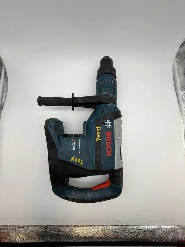 Bosch 18V SDS-Max Rotary Hammer 1-7/8' (GBH18V-45C)- $899 - Photo 7