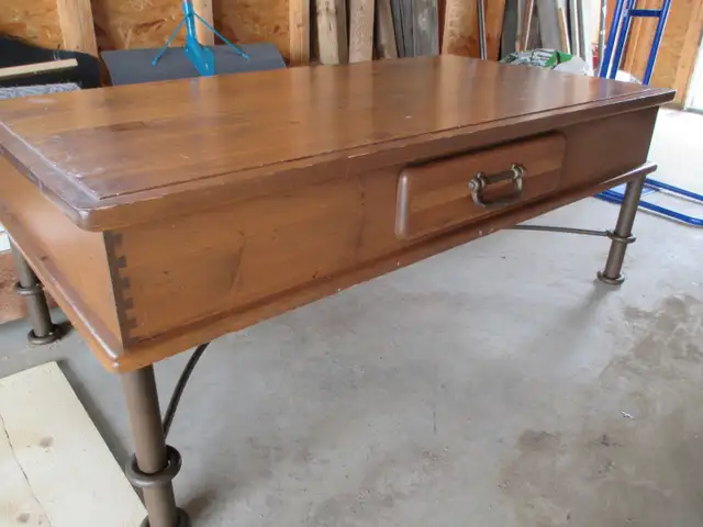 Coffee Table - Photo 2