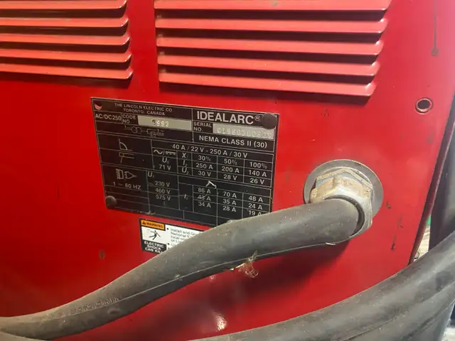 Lincoln Idealarc 250 Ac Dc welder - Photo 2