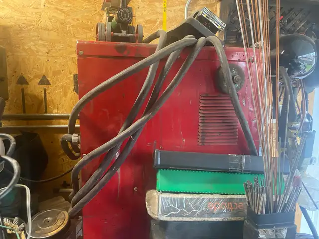 Lincoln Idealarc 250 Ac Dc welder - Photo 3