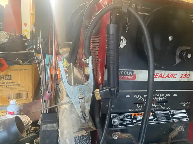 Lincoln Idealarc 250 Ac Dc welder - Photo 4