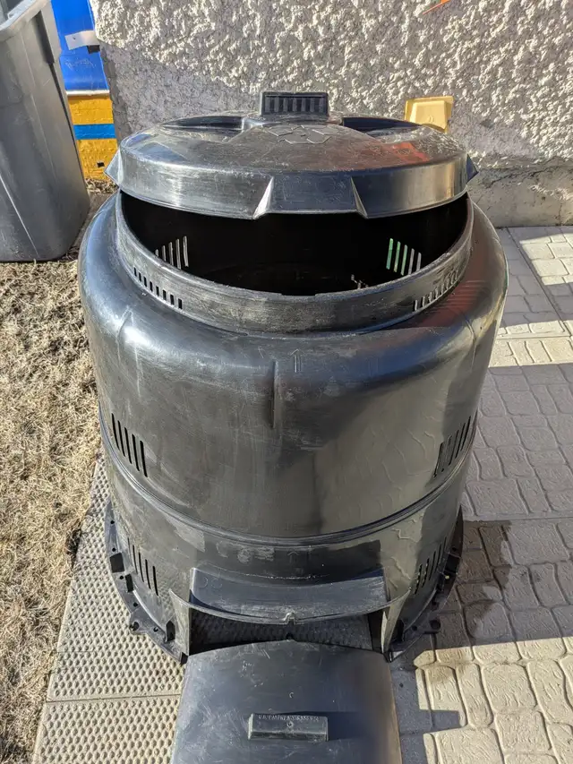 Compost Bin - Photo 2